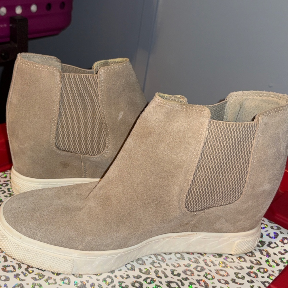 Gianni Bini Taupe Ankle Booties, size 9
